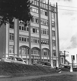 Shortland Flats from the street in the 1960s